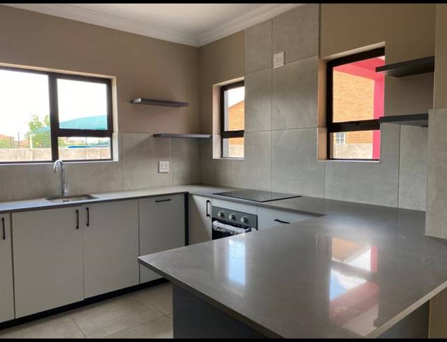 3 BEDROOM PROPERTY TO RENT IN CHROOM PARK